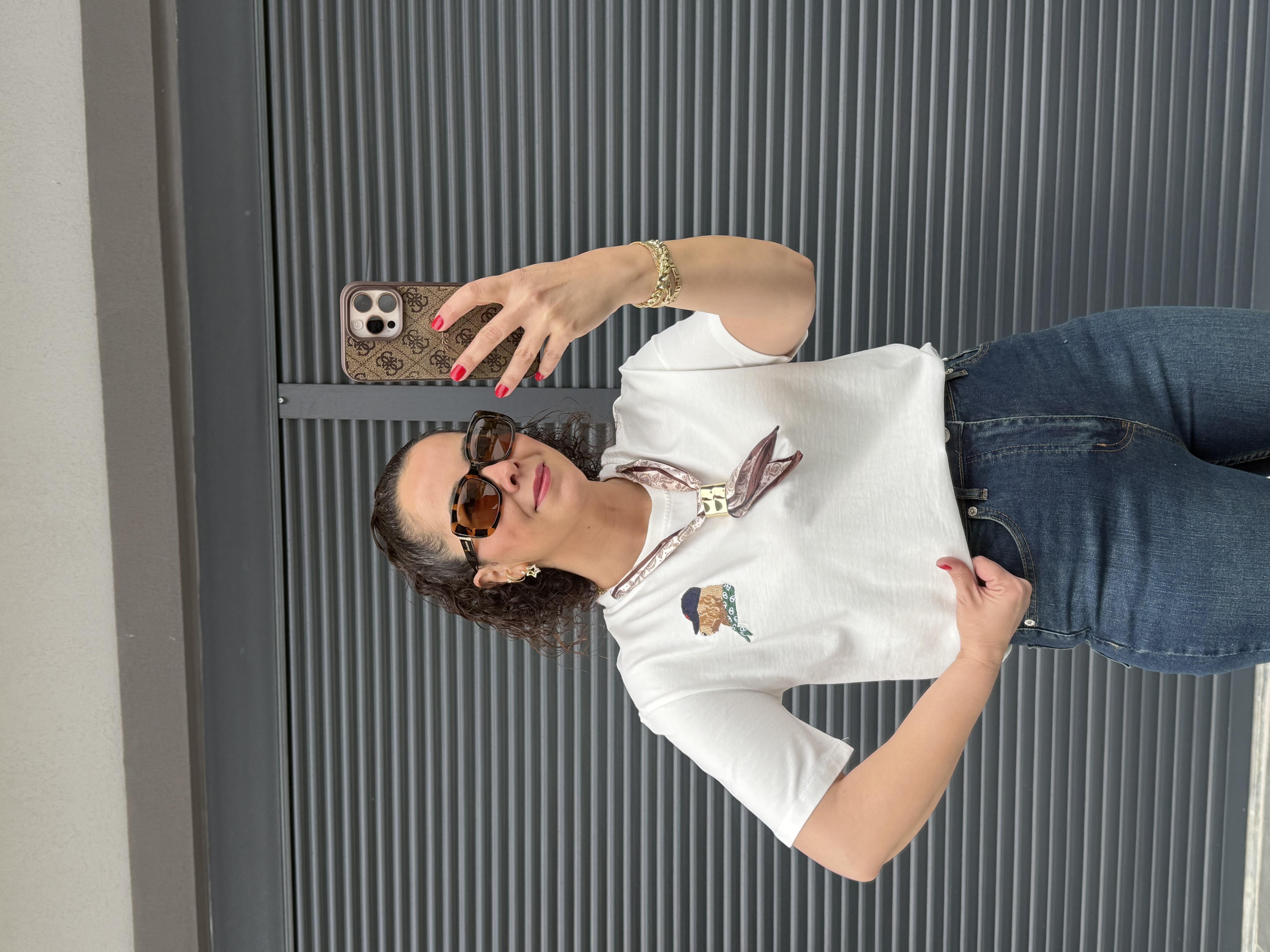 Fularlı Basıc T-shirt Beyaz