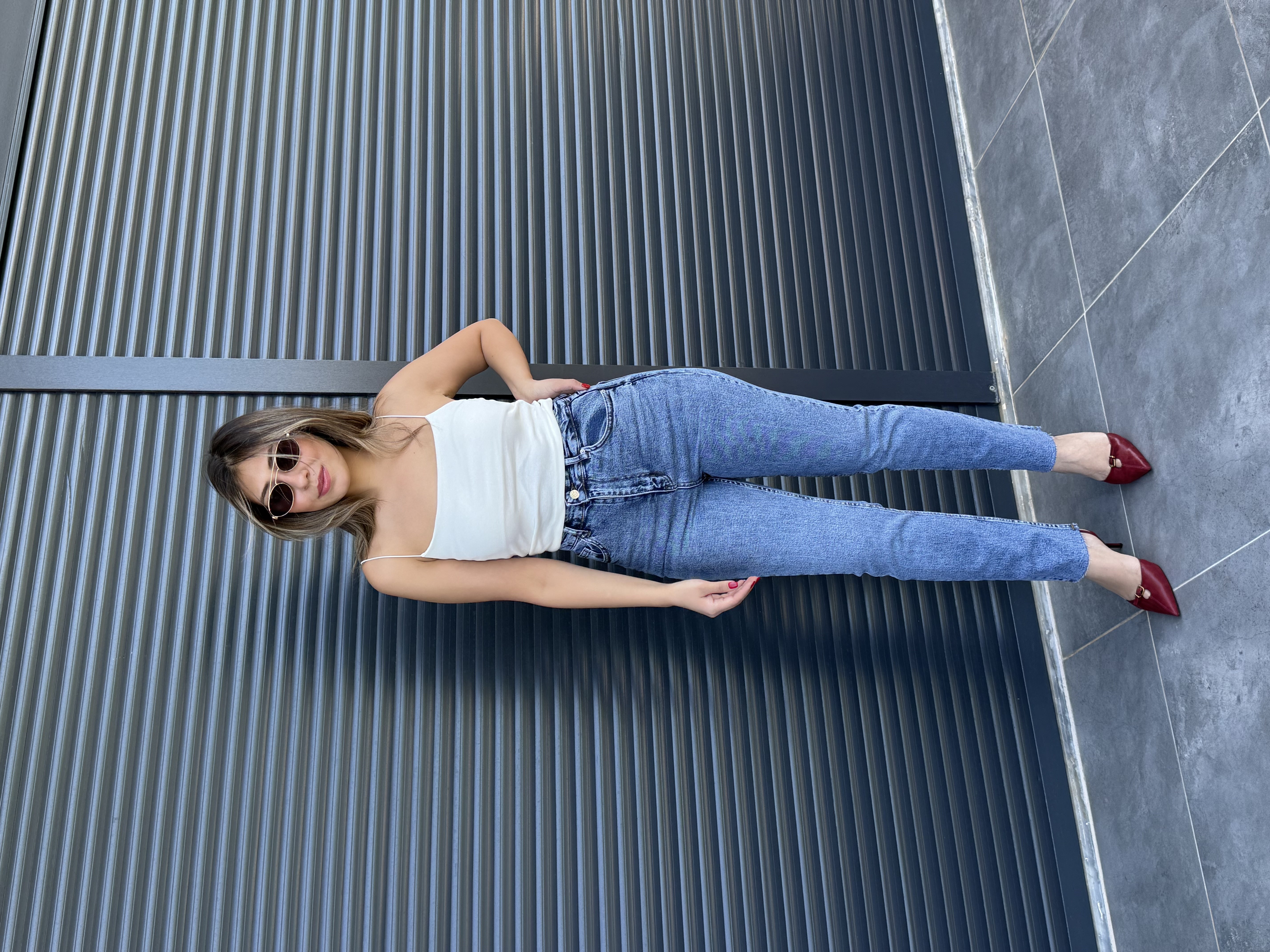 Premium Kesik Paça Toparlayıcı Boy Fit Jean Orta Mavi