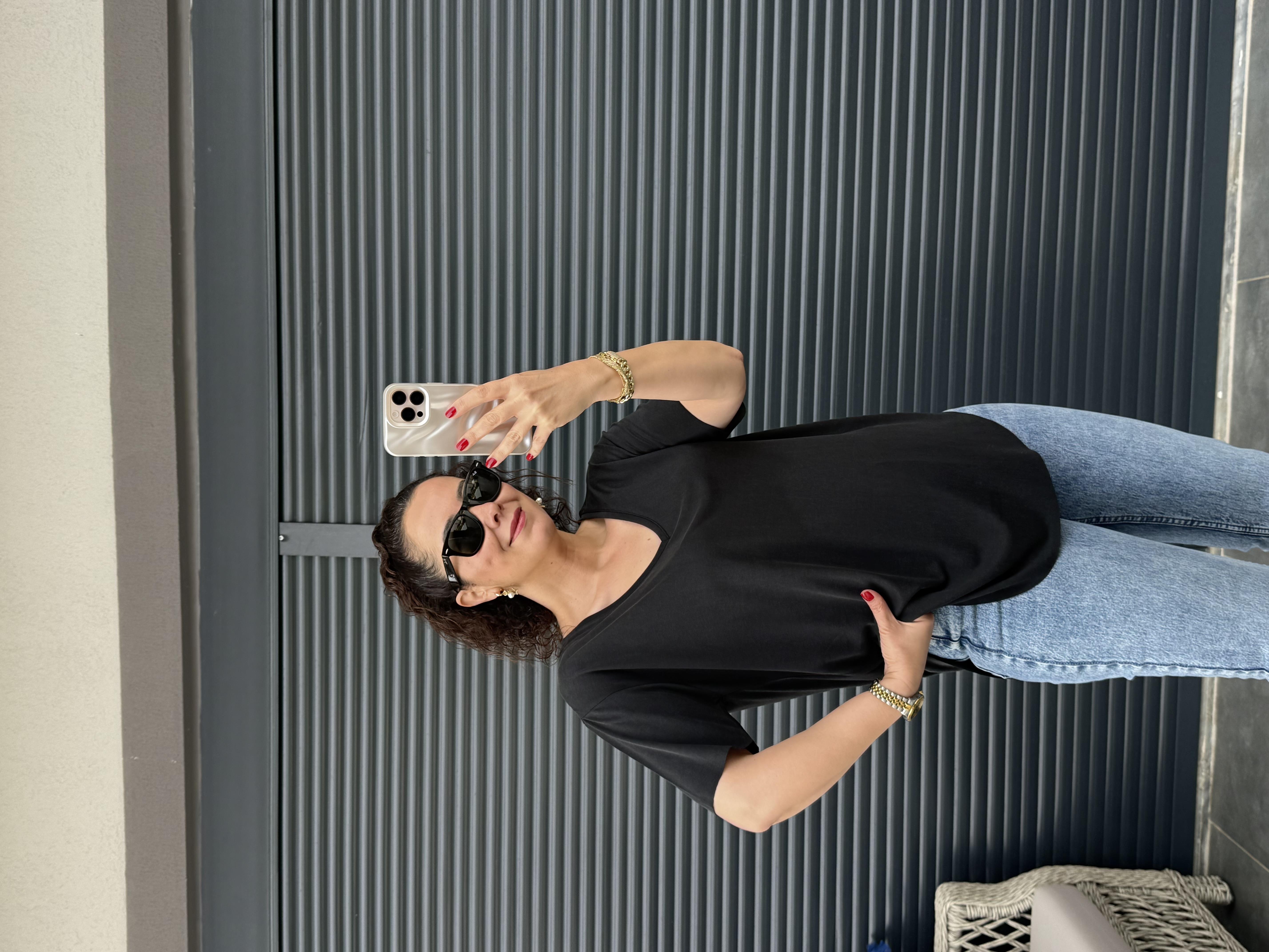 Premium V Yaka Salaş T-shirt Siyah