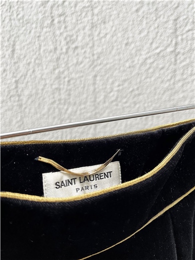 Yves Saint Laurent Velvet Etek