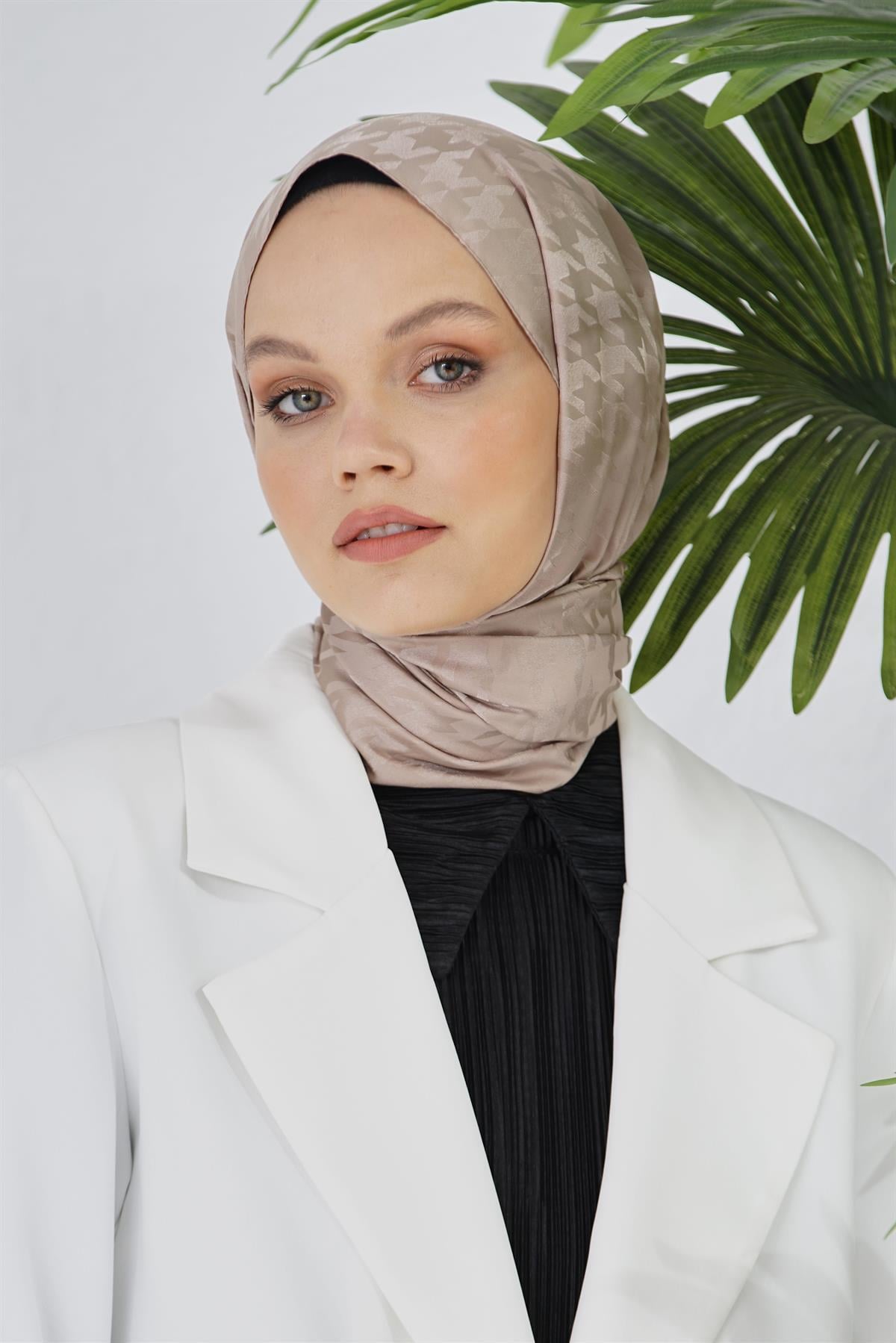 Loryan Scarf Floş Jakar Serisi Kazayağı Desenli Şal Capuccino