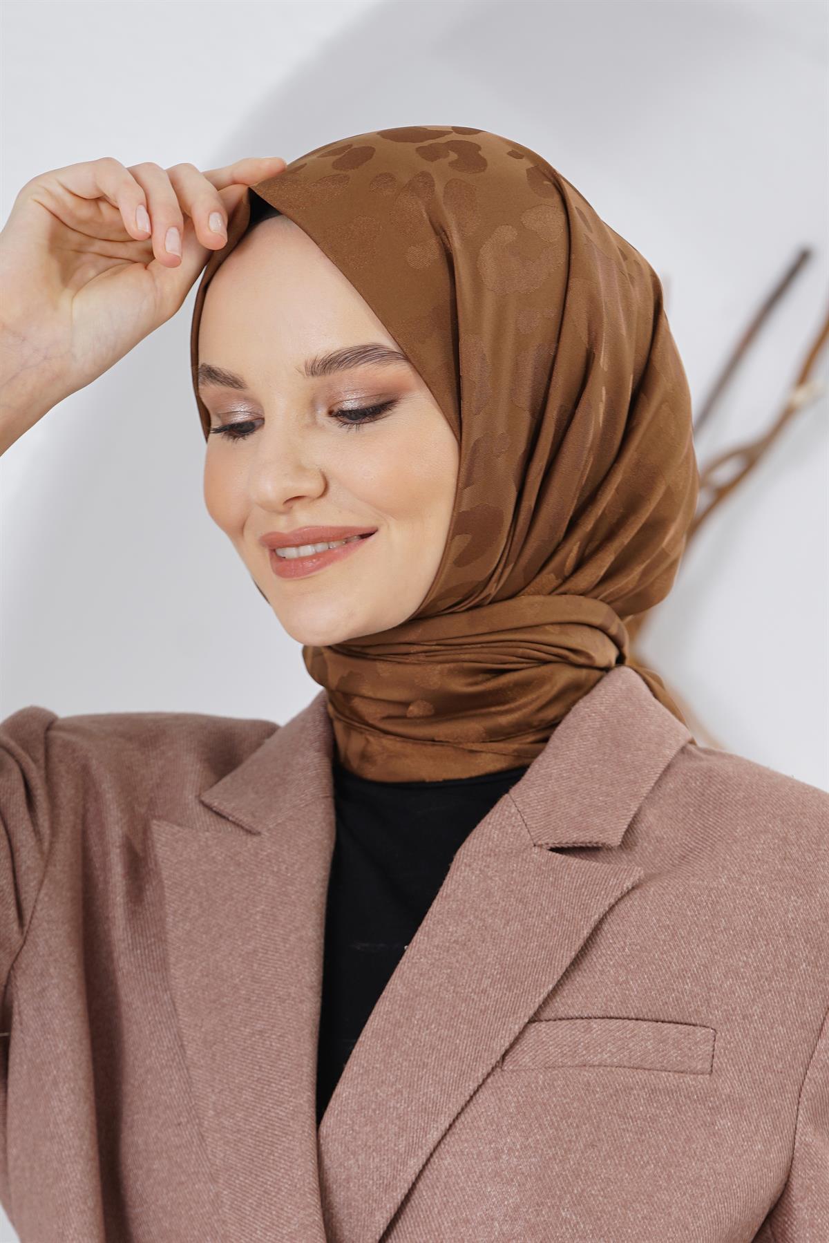 Loryan Scarf Floş Jakar Serisi Leopar Desenli Şal Açık Kahve