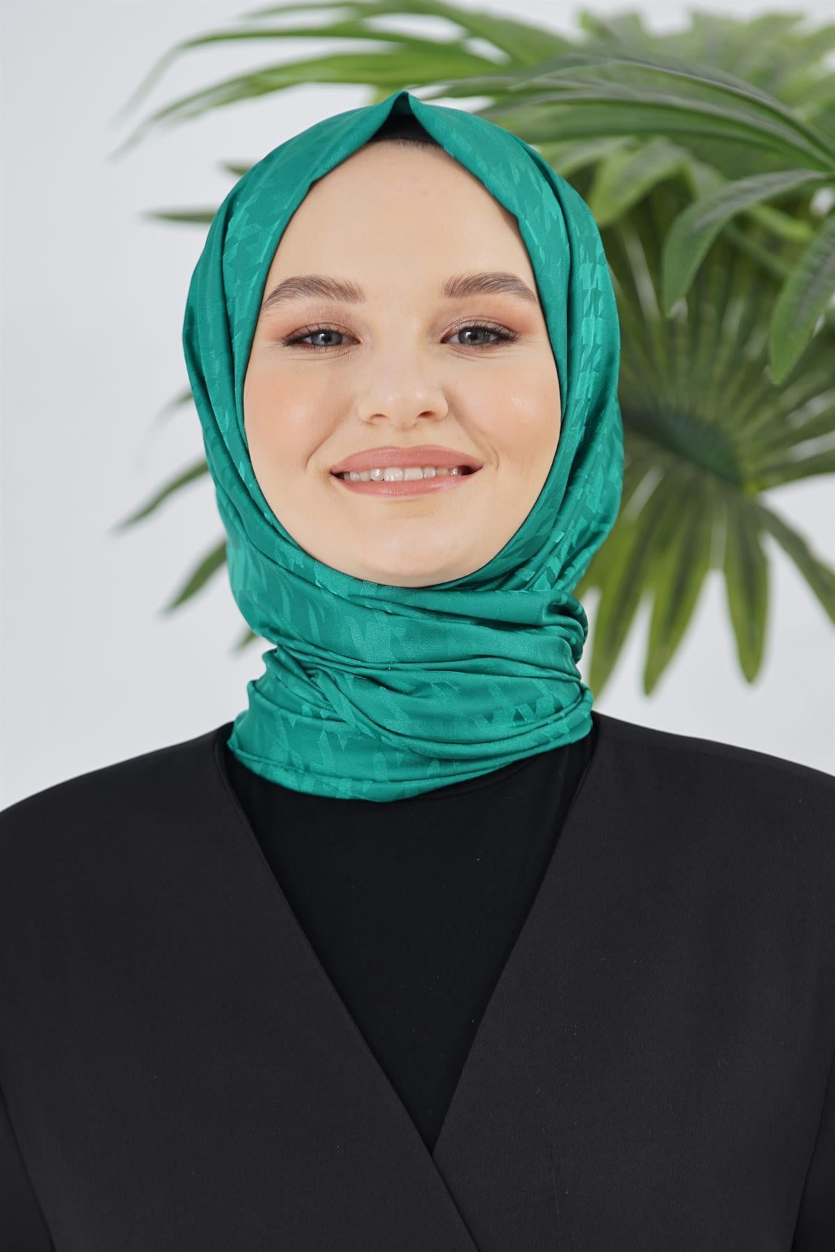 Loryan Scarf Floş Jakar Serisi Kazayağı Desenli Şal Benetton