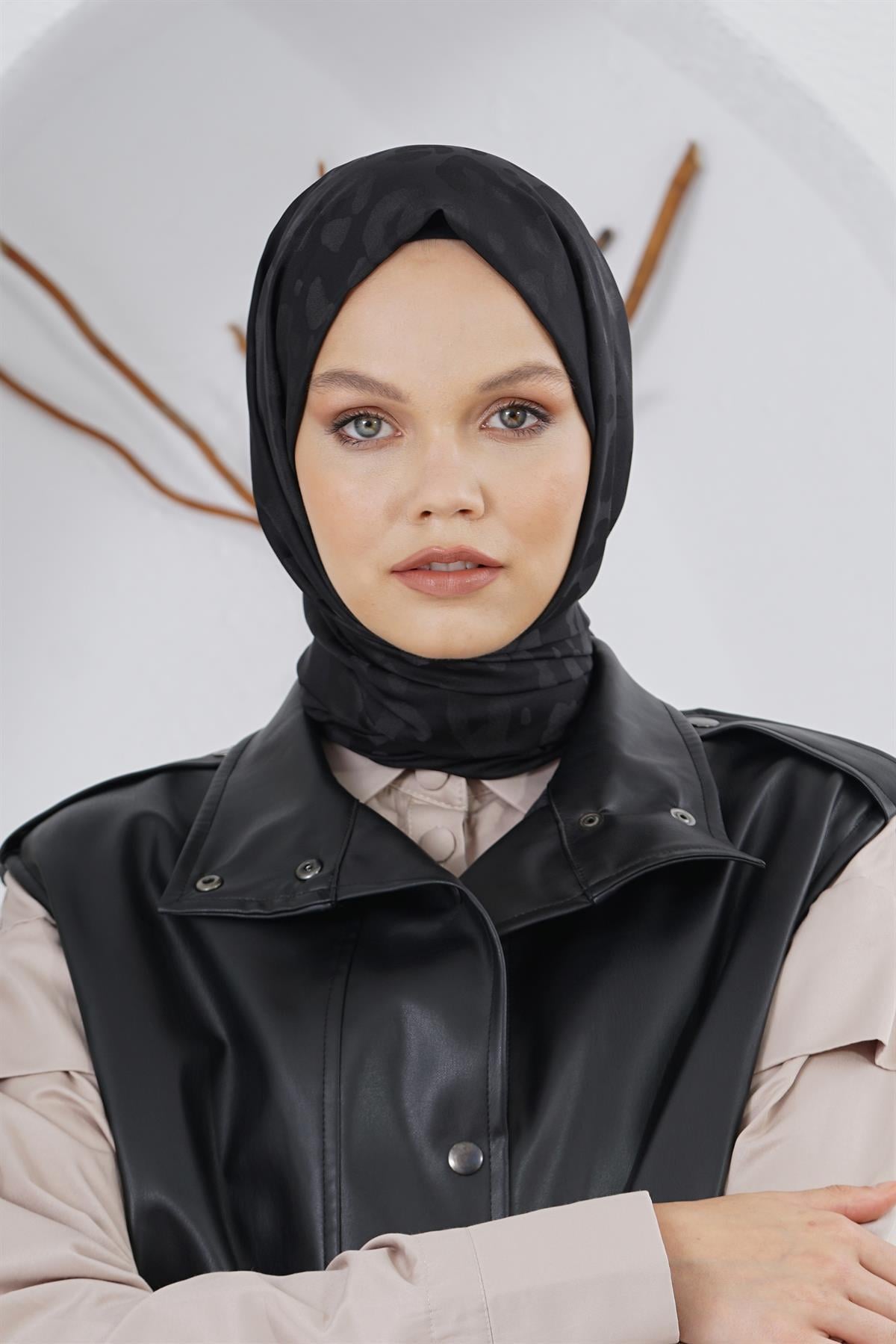 Loryan Scarf Floş Jakar Serisi Leopar Desenli Şal Siyah