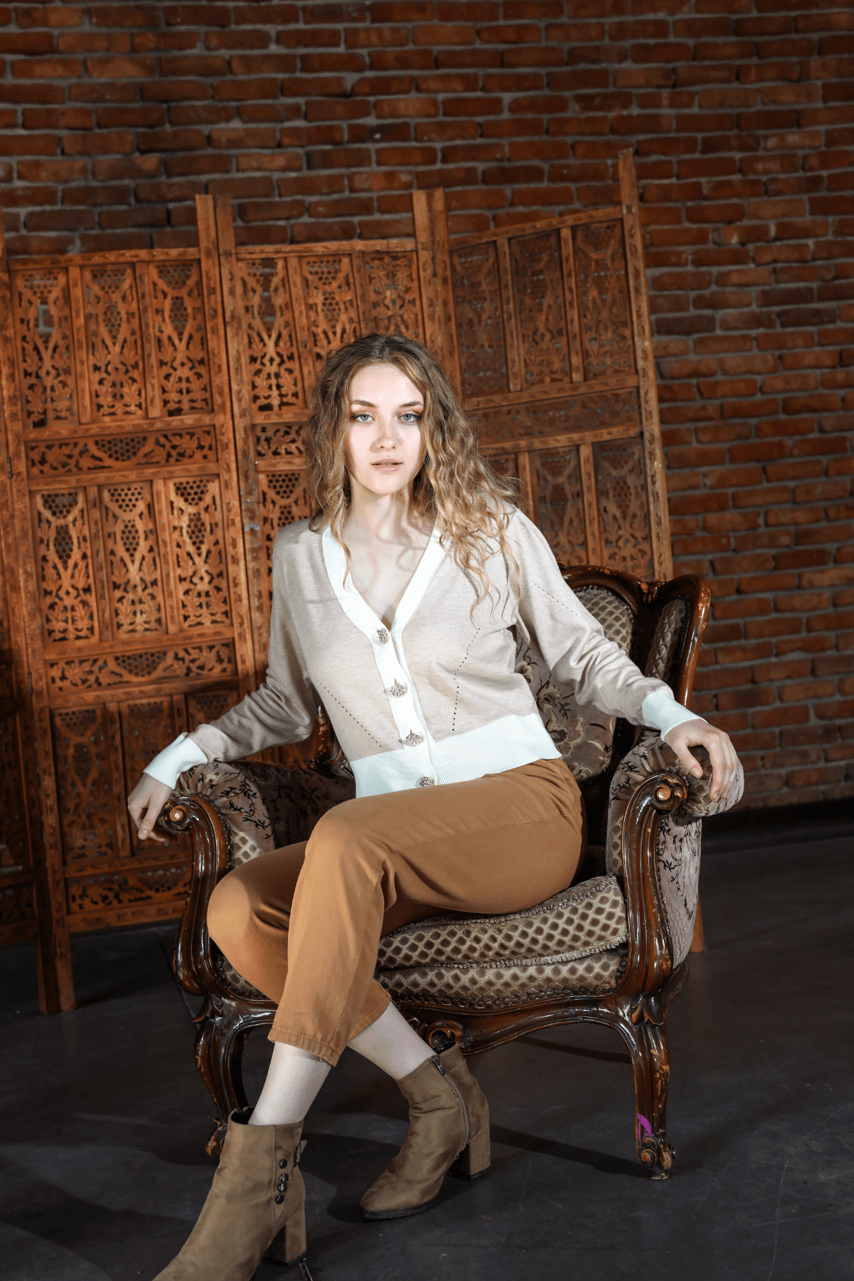 Mücevher Düğmeli Triko Hırka 5610