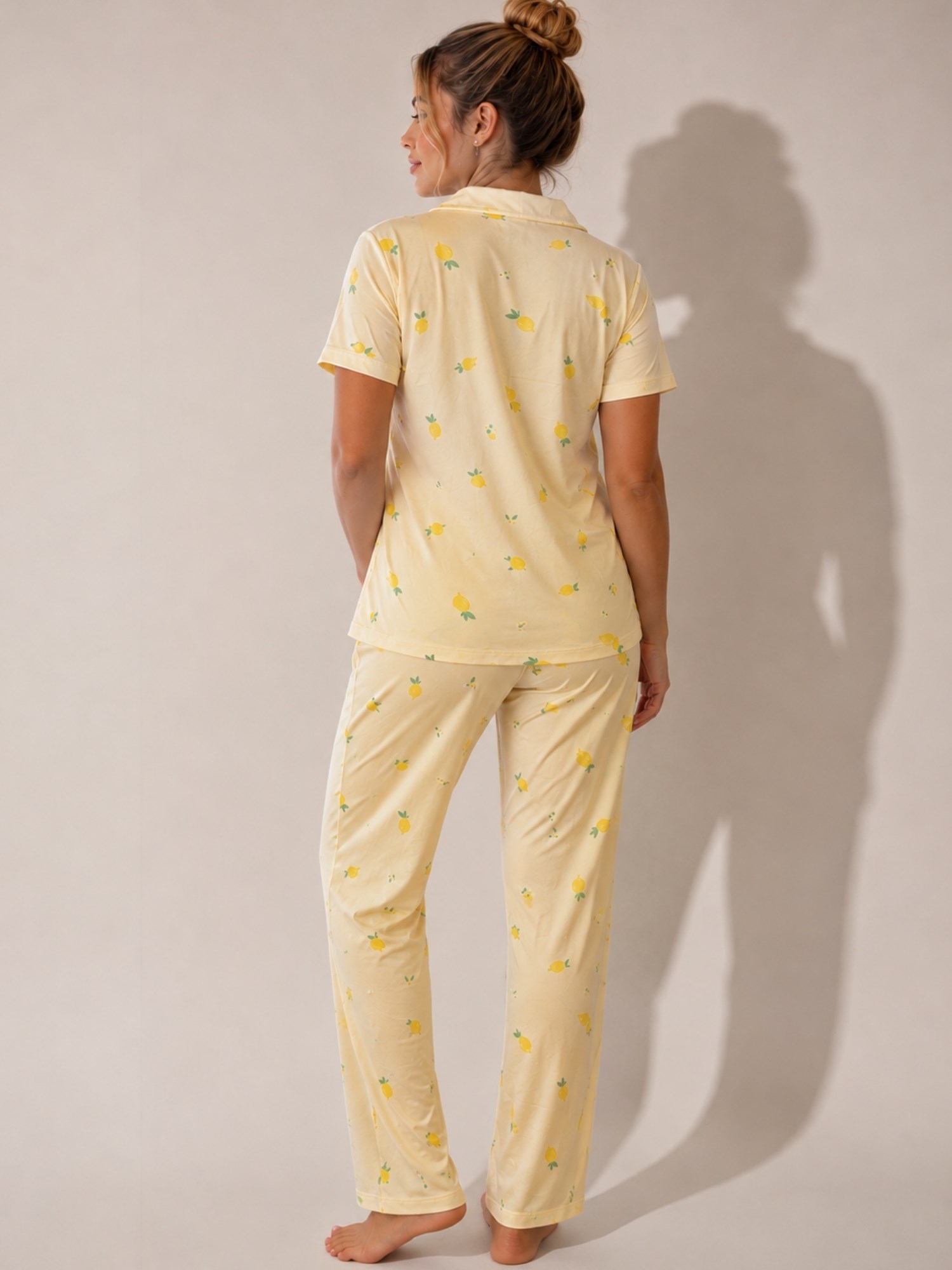 Kadın Yumuşak Dokulu Limon Desenli Kısa Kollu Düğmeli Pijama Takımı 8026 Sarı