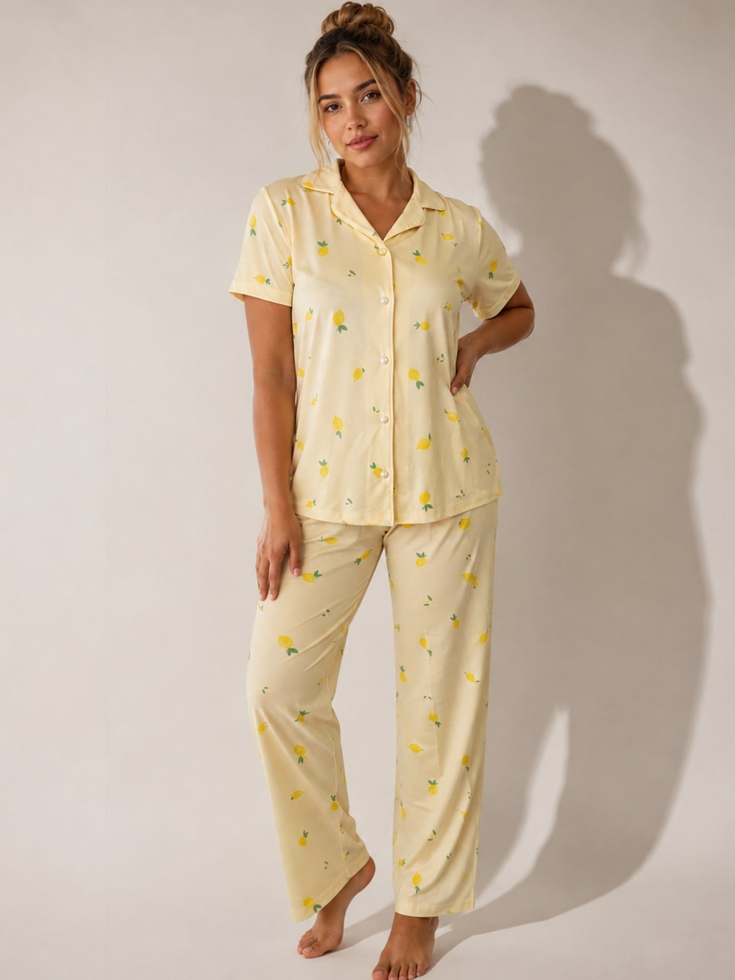 Kadın Yumuşak Dokulu Limon Desenli Kısa Kollu Düğmeli Pijama Takımı 8026 Sarı