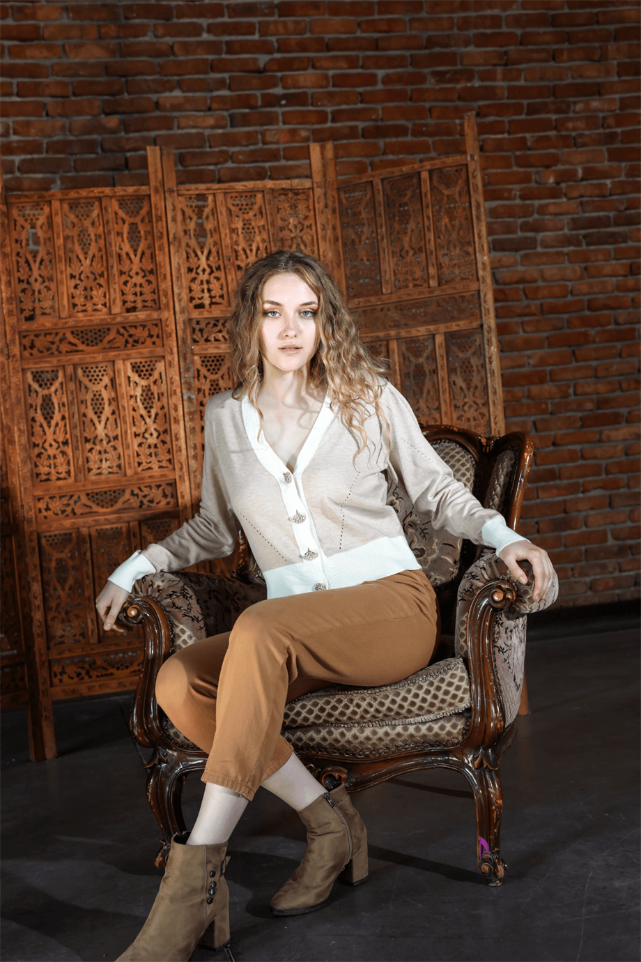 Mücevher Düğmeli Triko Hırka 5610