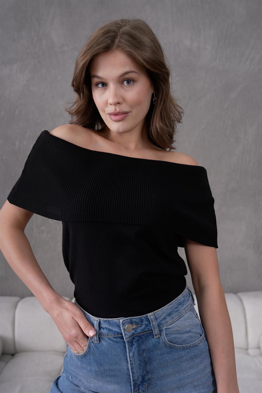 Kadın Madonna Yaka Kolsuz Triko Bluz 2202