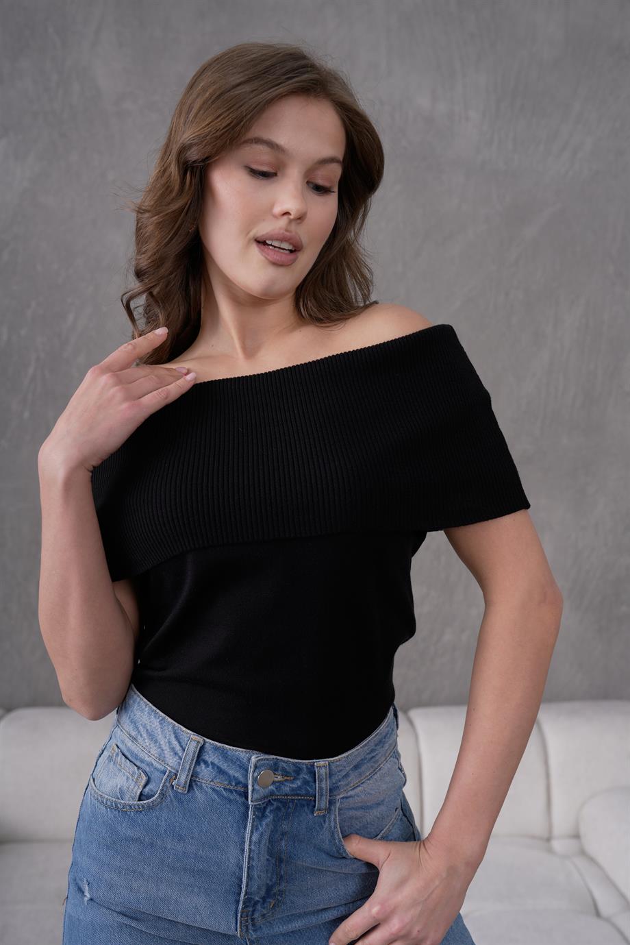 Kadın Madonna Yaka Kolsuz Triko Bluz 2202