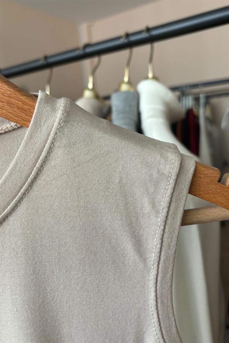 Sıfır Kol Bisiklet Yaka Badi Viskon Likralı Body 109 Bej