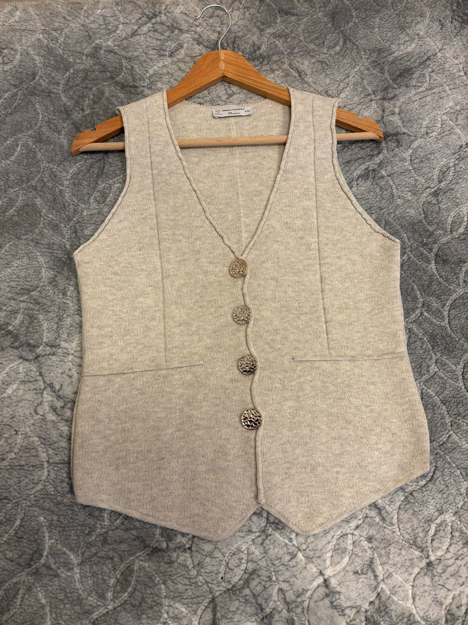 Kadın V yaka Düğmeli Triko Yelek 24YD1500