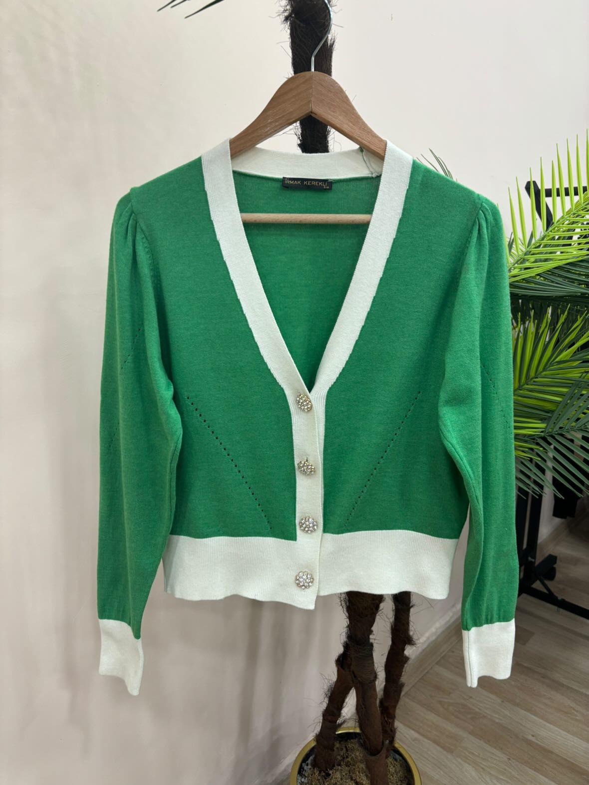 Mücevher Düğmeli Triko Hırka 5610