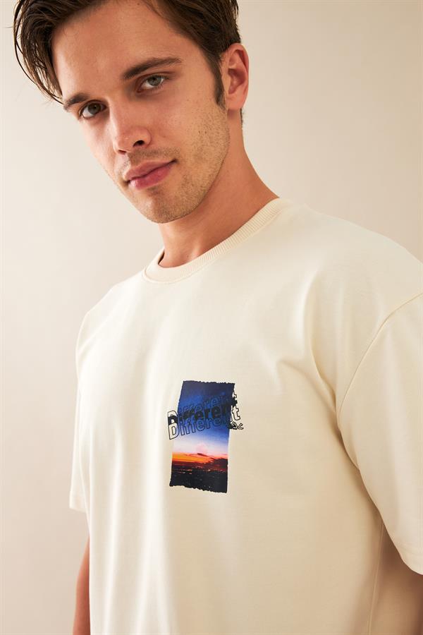Escetic Erkek Ekru Spor Baskılı O Yaka Nefes Alan %100 Pamuklu Kumaş Oversize T-Shirt T0096