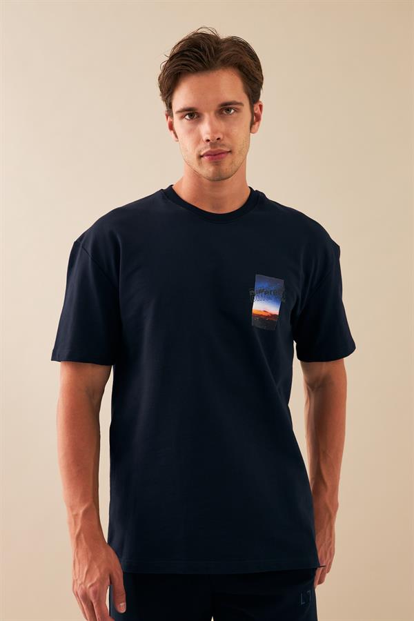 Escetic Erkek Lacivert Spor Baskılı O Yaka Nefes Alan %100 Pamuklu Kumaş Oversize T-Shirt T0096