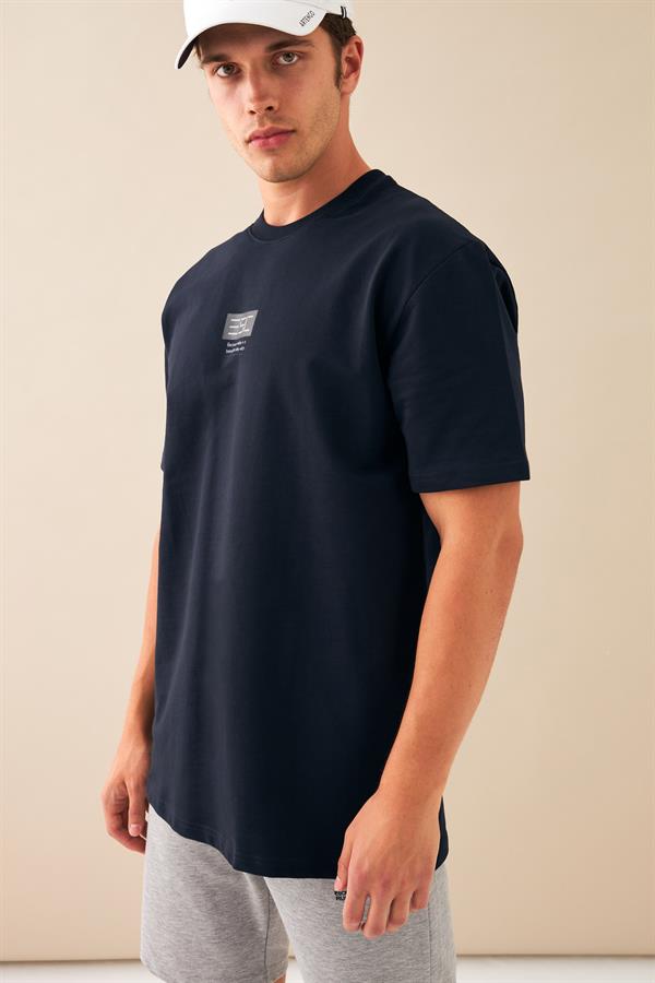 Escetic Erkek Lacivert Spor Baskılı O Yaka Nefes Alan %100 Pamuklu Kumaş Oversize T-Shirt T0070