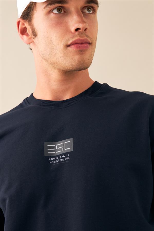 Escetic Erkek Lacivert Spor Baskılı O Yaka Nefes Alan %100 Pamuklu Kumaş Oversize T-Shirt T0070