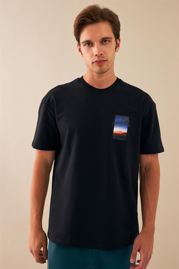 Escetic Erkek Siyah Spor Baskılı O Yaka Nefes Alan %100 Pamuklu Kumaş Oversize T-Shirt T0096