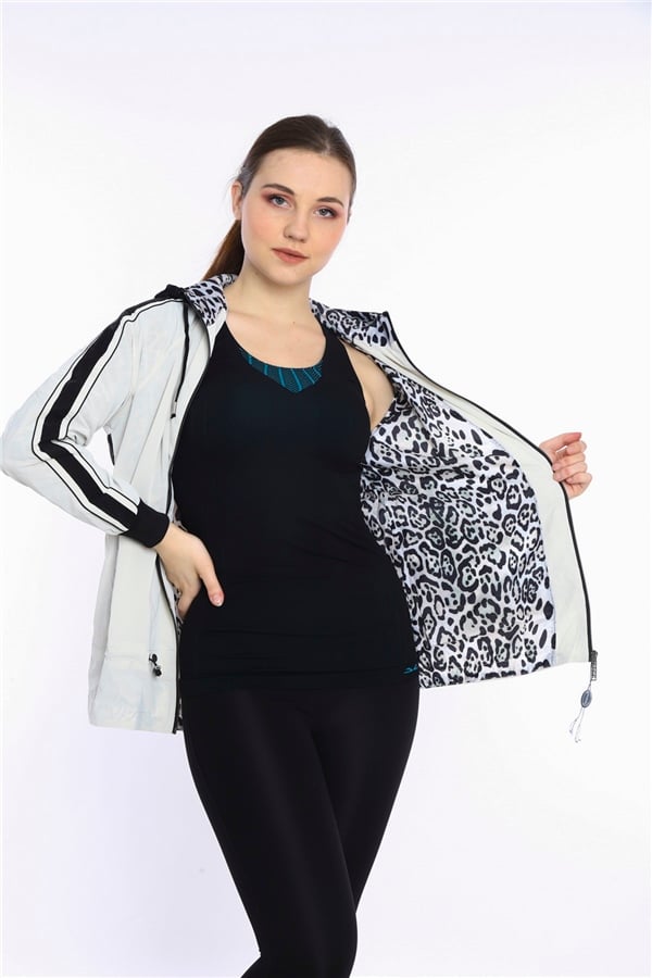 Escetic Ekru Kadın Spor Kapişonlu  Su İtici Rüzgarlık Fermuarlu İnce Ceket 6560