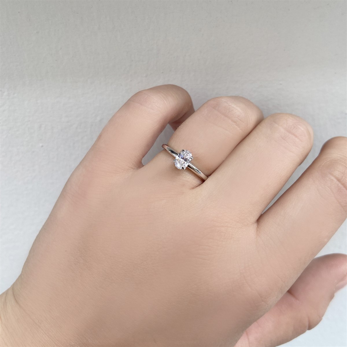 0.50 Karat HRD Sertifikalı Beyaz Pırlanta Oval Yüzük F Renk