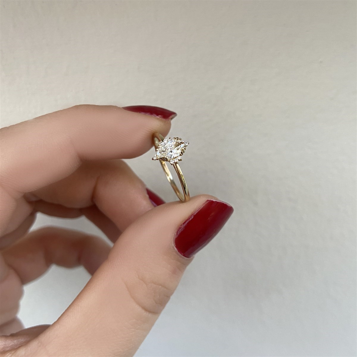 0.50 Karat HRD Sertifikalı Oval Tasarım Pırlanta Yüzük F Renk