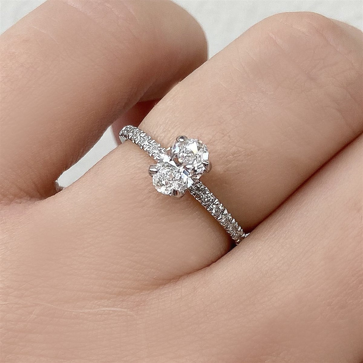0.60 Karat HRD Sertifikalı Oval Tasarım Pırlanta Yüzük D Renk