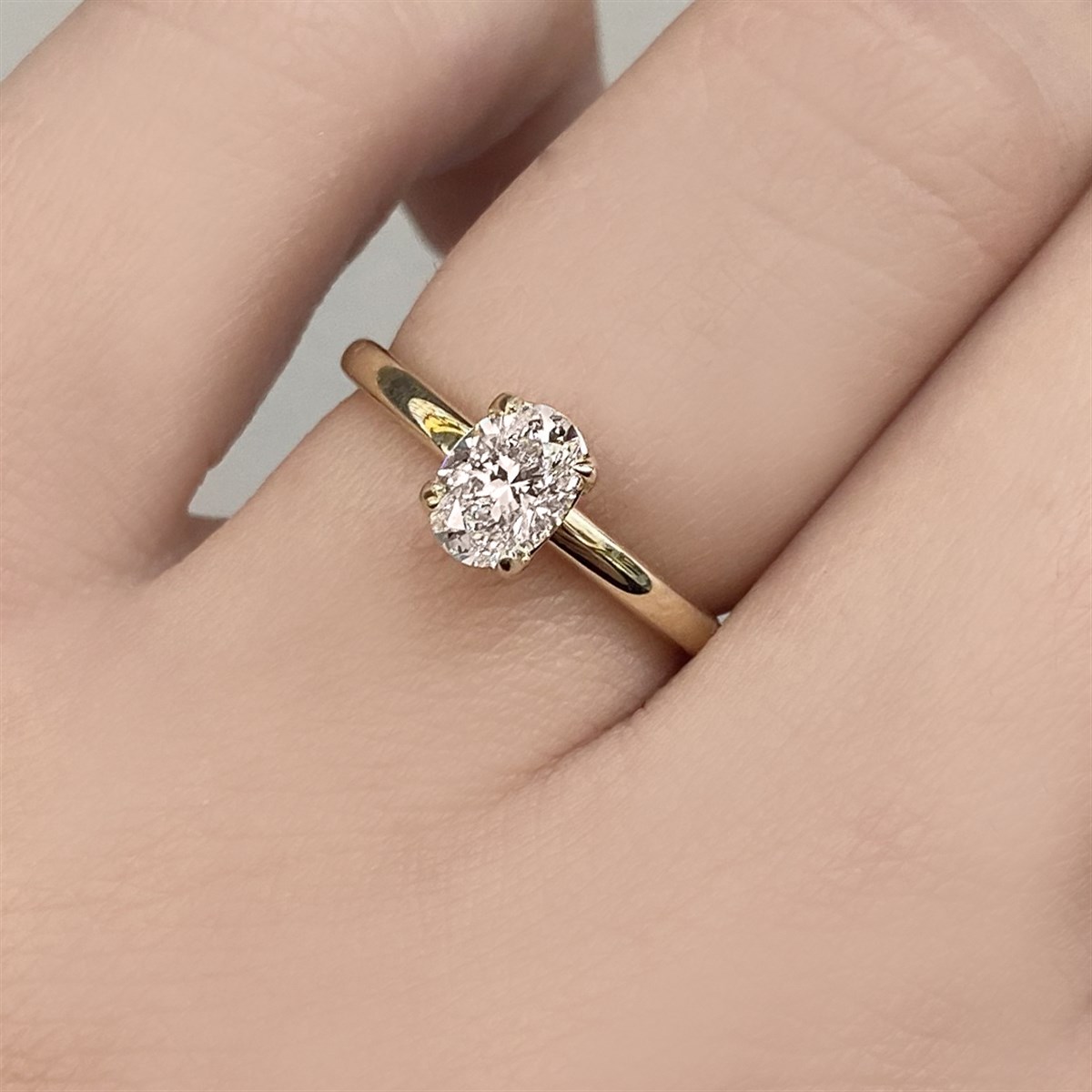 0.70 Karat HRD Sertifikalı Rose Pırlanta Oval Yüzük F Renk