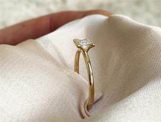 0.50 Karat Prenses Kesim ULUSLARARASI Sertifikalı Tasarım Yüzük - HERA