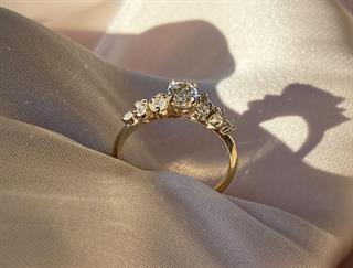 0.70 Karat Gia Sertifikalı Oval Tasarım Yüzük - Grape