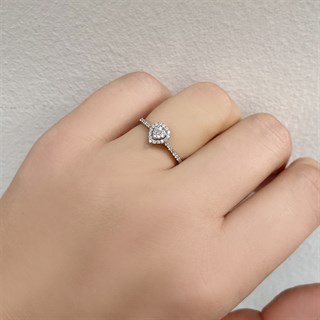 0.20 Karat Kalp Tasarımlı Pırlanta Yüzük 14K