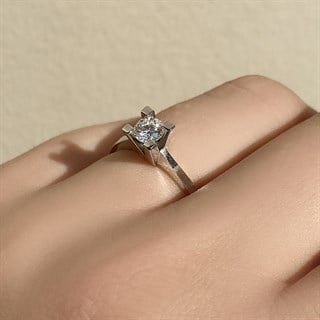 0.30 Karat GIA Sertifikalı Tektaş Pırlanta Yüzük F Renk