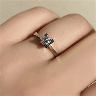 0.30 Karat GIA Sertifikalı Tektaş Pırlanta Yüzük D Renk