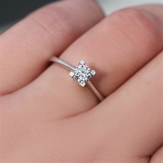 0.40 Karat Gia Sertifikalı Pırlanta  F Renk Tektaş Yüzük