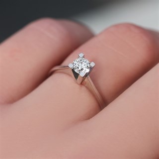 0.40 Karat Gia Sertifikalı Pırlanta  F Renk Tektaş Yüzük