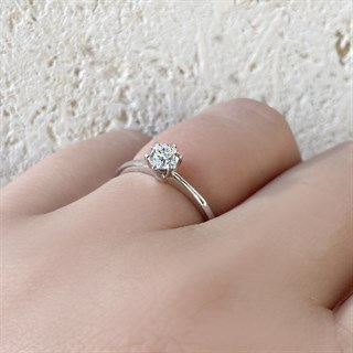 0.40 Karat Gia Sertifikalı Sarı Altı Tırnak Pırlanta Tektaş Yüzük E Renk