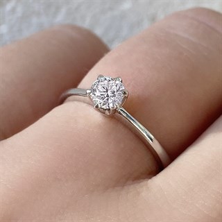 0.40 Karat Gia Sertifikalı Sarı Altı Tırnak Pırlanta Tektaş Yüzük E Renk