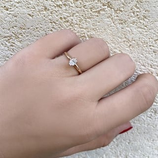  0.40 Karat HRD Sertifikalı Sarı Pırlanta Oval Yüzük F Renk