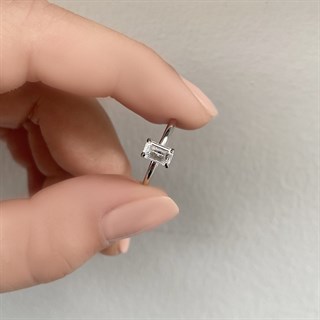 0.40 Karat Gia Sertifikalı Sarı Pırlanta Emerald Yüzük F Renk