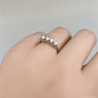 0.40 Karat Pırlanta Beştaş Yüzük E Renk