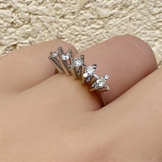 0.45 Karat Pırlanta Beştaş Yüzük F Renk