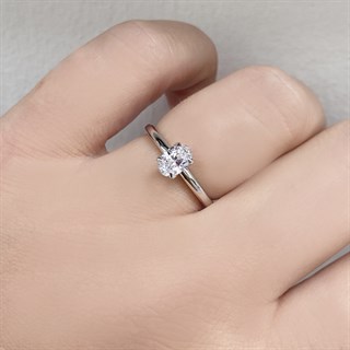 0.50 Karat Gia Sertifikalı Beyaz Pırlanta Oval Yüzük E Renk