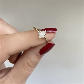 0.50 Karat GIA Sertifikalı Oval Tasarım Pırlanta Yüzük E Renk