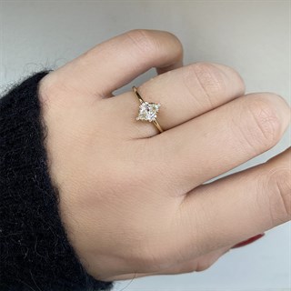 0.50 Karat GIA Sertifikalı Oval Tasarım Pırlanta Yüzük D Renk