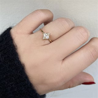 0.50 Karat GIA Sertifikalı Oval Tasarım Pırlanta Yüzük F Renk