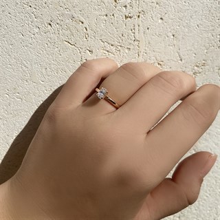 0.50 Karat HRD Sertifikalı Rose Pırlanta Oval Yüzük F Renk