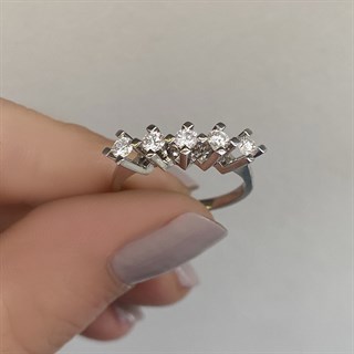 0.50 Karat Pırlanta Beştaş Yüzük D Renk