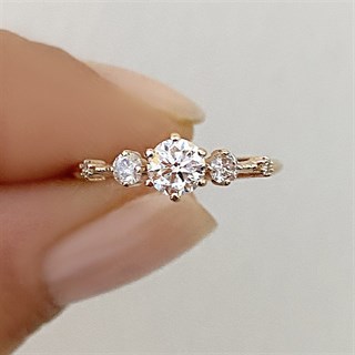 0.55 Karat Gia Sertifikalı Yuvarlak Kesim Tasarım Pırlanta Yüzük F Renk