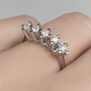 0.55 Karat Pırlanta Beştaş Yüzük F Renk