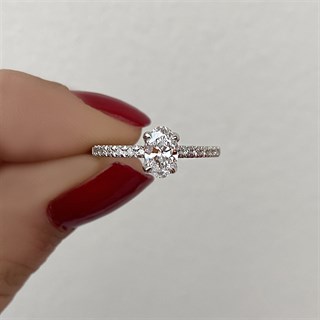 0.60 Karat Gia Sertifikalı Oval Tasarım Pırlanta Yüzük E Renk