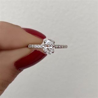 0.60 Karat GIA Sertifikalı Oval Tasarım Pırlanta Yüzük D Renk